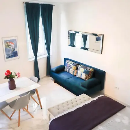 Apartment Verano Steps From Kolovare *