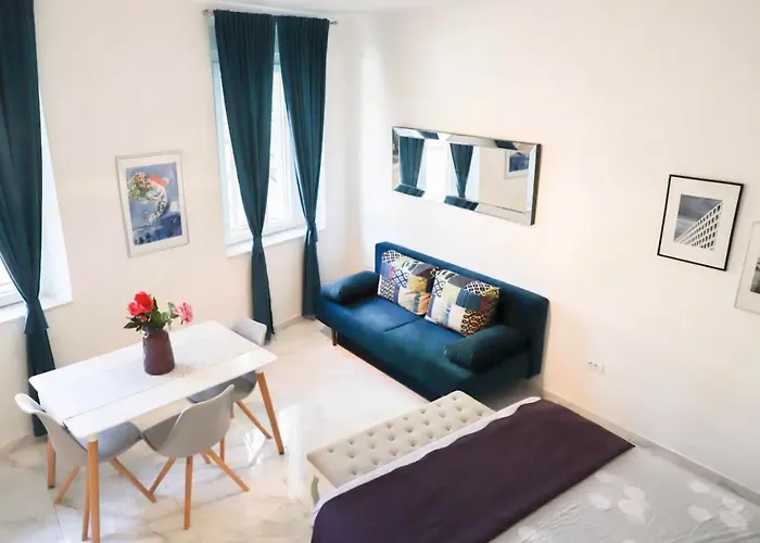 Apartment Verano Steps From Kolovare *