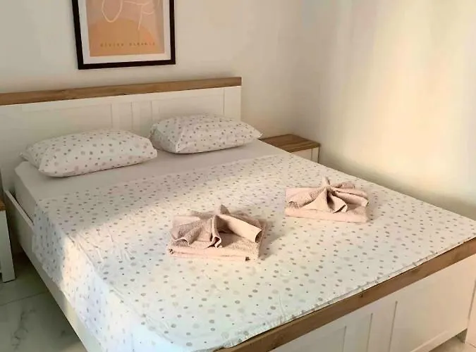 Verano Steps From Kolovare Apartman